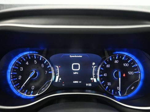 Used 2024 Chrysler Pacifica Touring-L FWD image 15