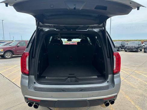 Used 2024 GMC Yukon XL Denali AWD/4WD image 7