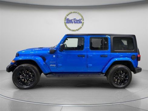 Used 2022 Jeep Wrangler Unlimited Sahara w/ Cold Weather Group AWD/4WD image 2