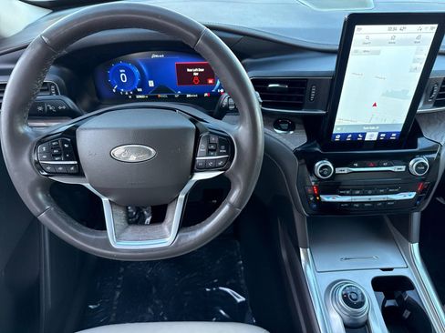 Used 2022 Ford Explorer Platinum w/ Equipment Group 601A image 17