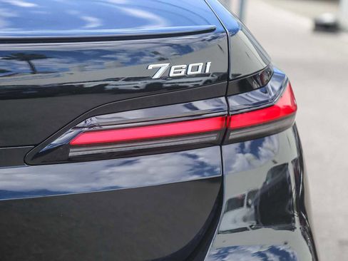 Used 2025 BMW 760i xDrive w/ Luxury Rear Seating Package image 7