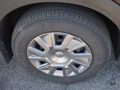 Used 2025 Nissan Kicks S image 11