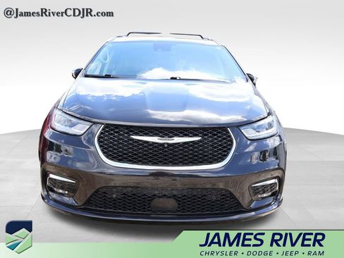 Used 2022 Chrysler Pacifica Limited FWD image 6