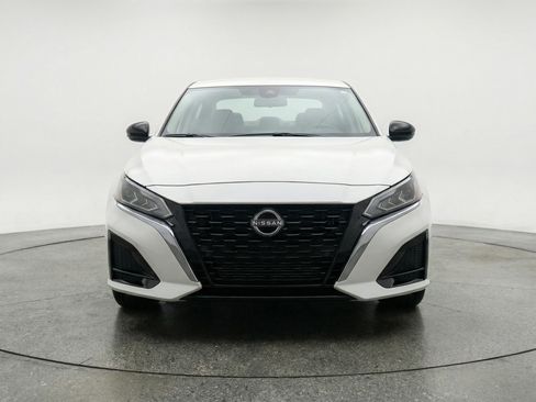 Used 2025 Nissan Altima 2.5 SV image 2