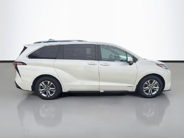 Used 2021 Toyota Sienna Platinum AWD/4WD image 8