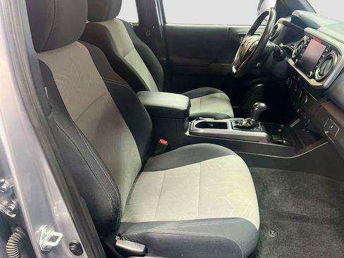 Used 2021 Toyota Tacoma TRD Sport w/ Technology Package image 26