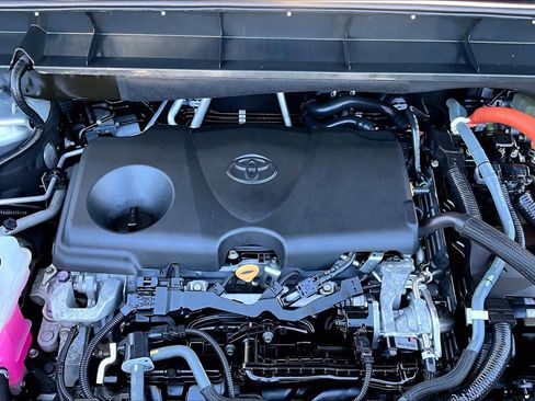 Used 2021 Toyota Highlander LE AWD/4WD image 32