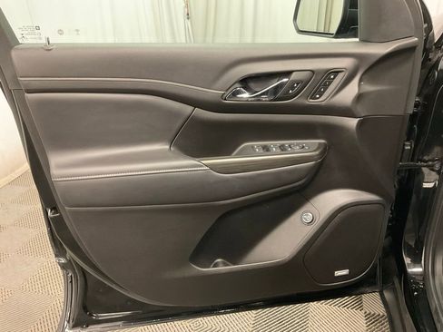 Used 2022 GMC Acadia SLT image 18