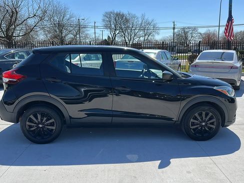 Used 2020 Nissan Kicks S image 4