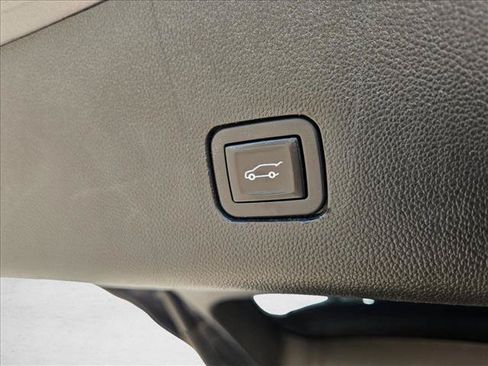 Used 2019 Chevrolet Traverse RS FWD image 7