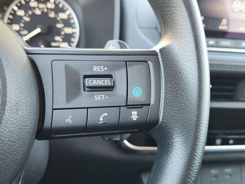 Used 2024 Nissan Rogue SV image 27