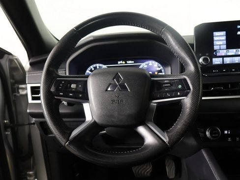 Used 2023 Mitsubishi Outlander SE image 41