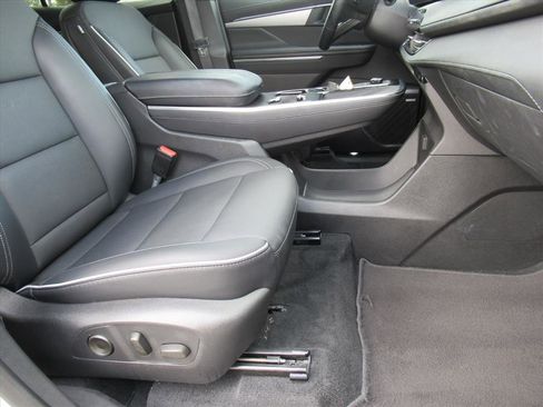 Used 2025 Buick Enclave Preferred image 9