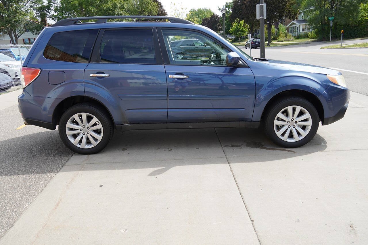 Used 2012 Subaru Forester 2.5X Premium AWD/4WD image 5