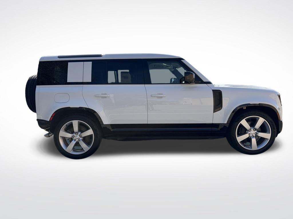 New 2025 Land Rover Defender 110 X-Dynamic SE AWD/4WD image 4