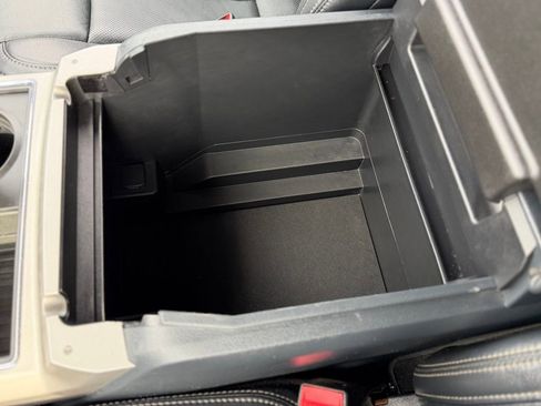 Used 2022 Ford F350 Lariat image 25