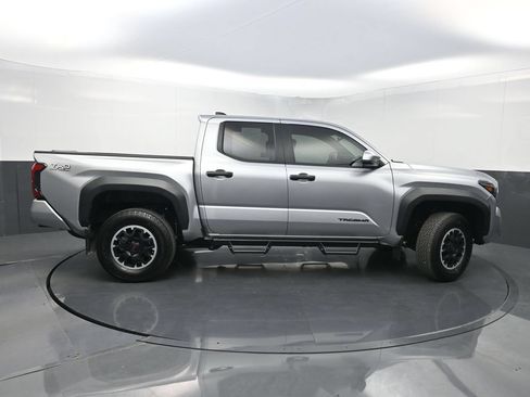 Used 2024 Toyota Tacoma TRD Off-Road AWD/4WD image 40