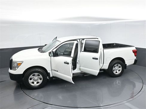 Used 2018 Nissan Titan S image 54