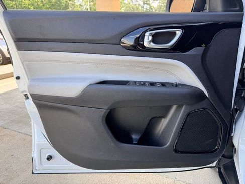 Used 2024 Jeep Compass Limited image 21