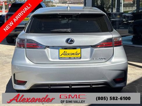 Used 2015 Lexus CT 200h w/ Navigation Package FWD image 4
