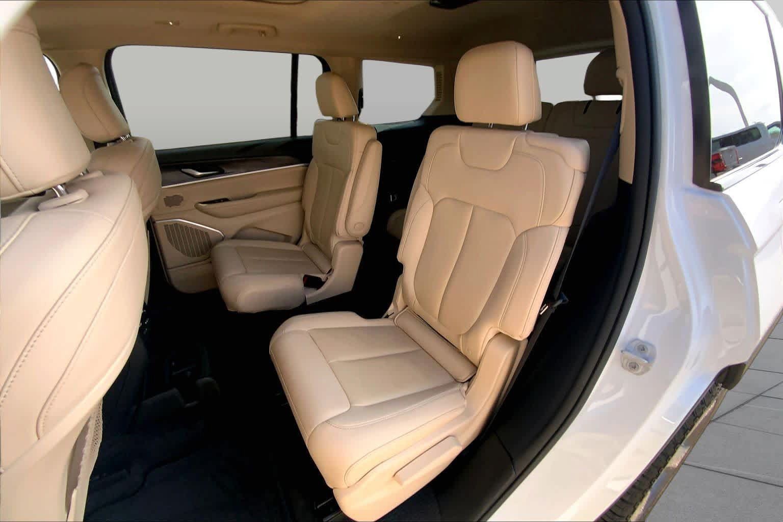 Used 2022 Jeep Grand Cherokee L Limited AWD/4WD image 21