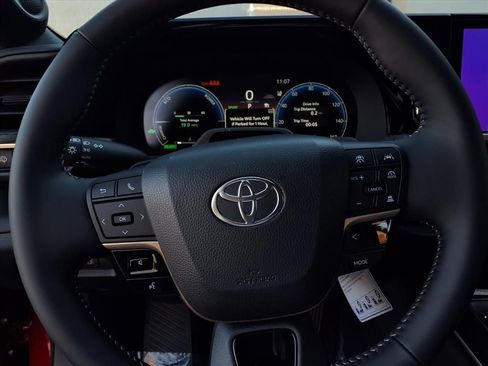 New 2025 Toyota Crown Signia image 15