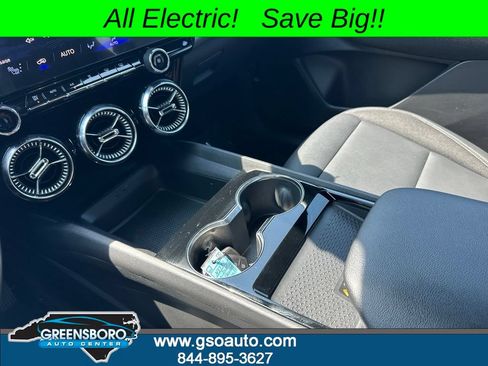 Used 2024 Chevrolet Blazer EV LT AWD/4WD image 32