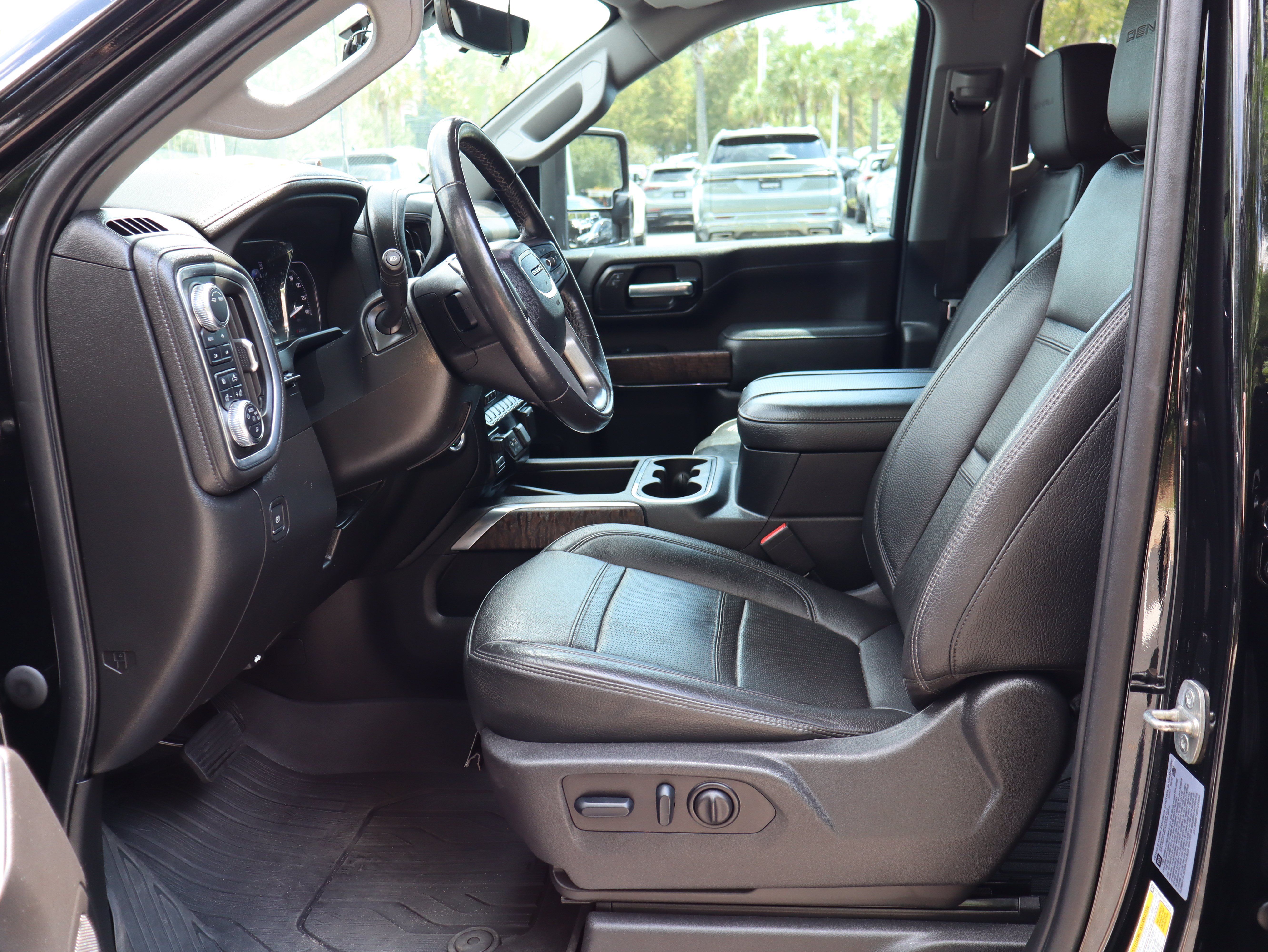Used 2023 GMC Sierra 3500 Denali w/ Denali Ultimate Package AWD/4WD image 23