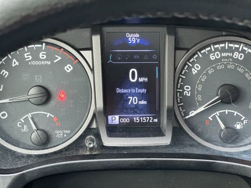 Used 2017 Toyota Tacoma TRD Sport image 25