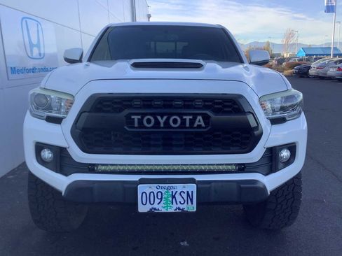 Used 2016 Toyota Tacoma TRD Off-Road image 9
