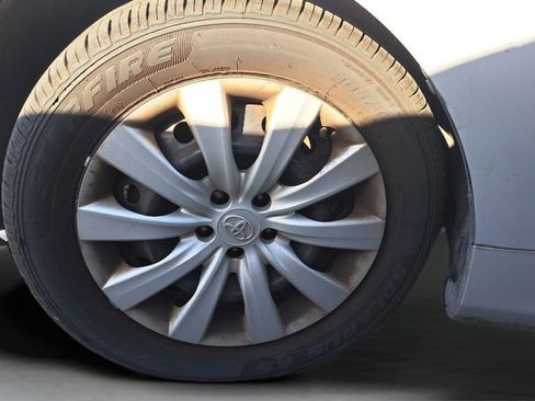 Used 2013 Toyota Corolla LE image 3