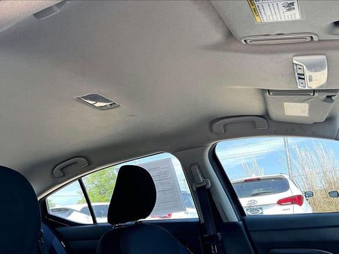 Used 2025 Nissan Versa SV FWD image 27
