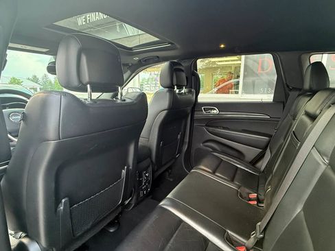 Used 2019 Jeep Grand Cherokee Limited w/ Trailer Tow Group IV AWD/4WD image 9