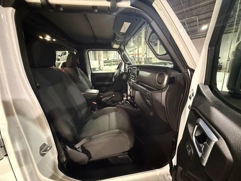 Used 2022 Jeep Gladiator Sport AWD/4WD image 19
