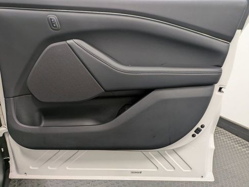 Used 2022 Ford Mustang Mach-E Select image 27