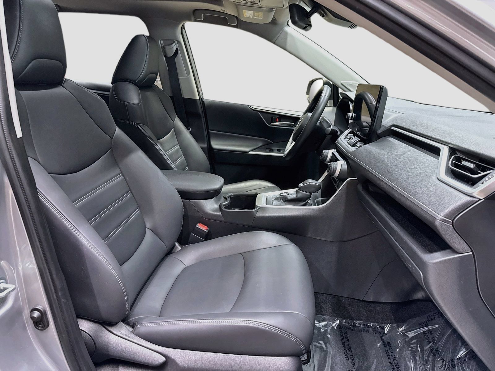 Used 2023 Toyota RAV4 XLE Premium AWD/4WD image 32