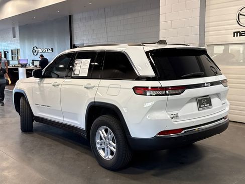 Used 2023 Jeep Grand Cherokee Laredo AWD/4WD image 25
