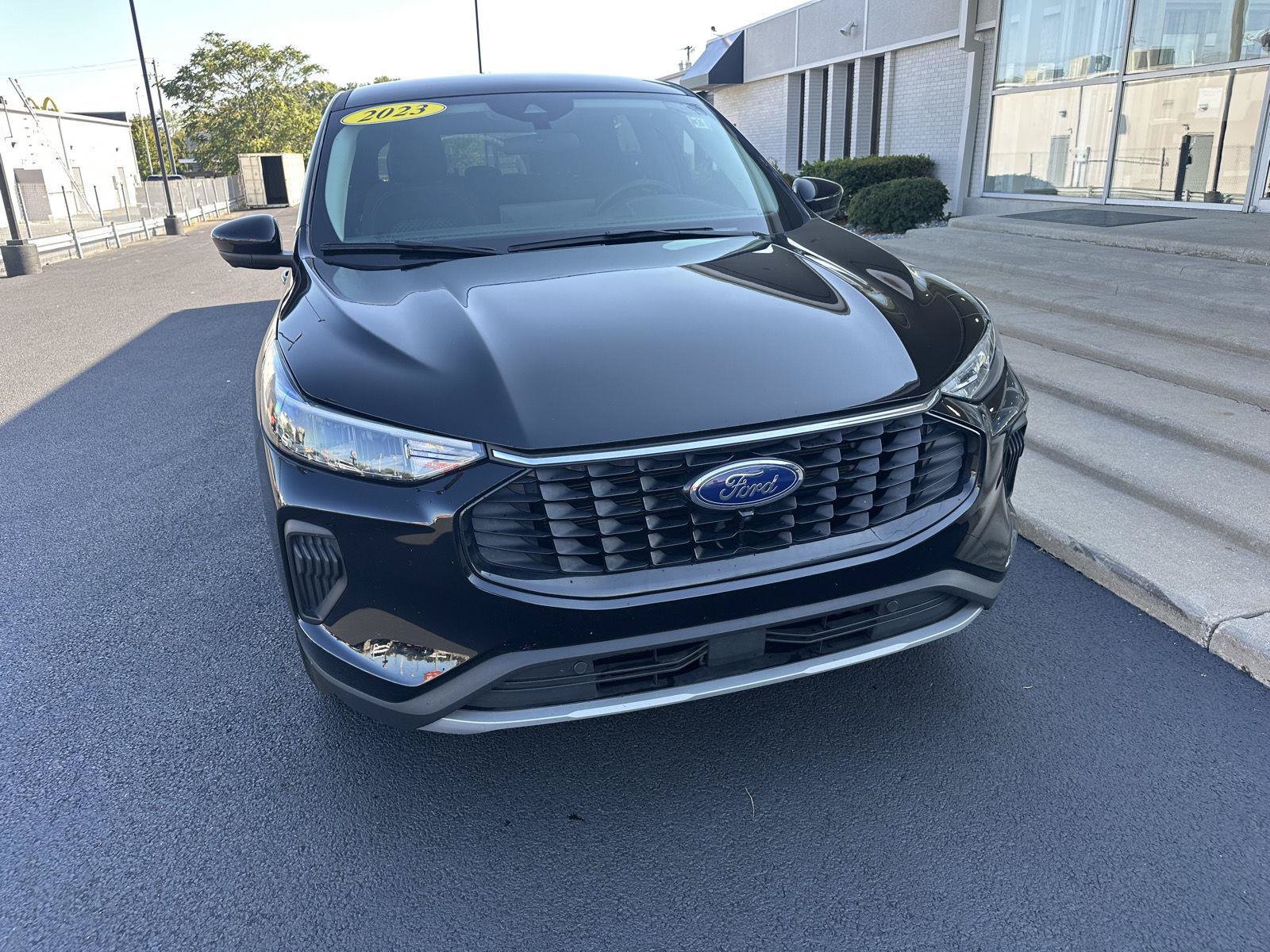 Used 2023 Ford Escape Active w/ Tech Pack #2 AWD/4WD image 4