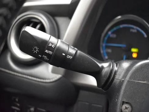 Used 2017 Toyota RAV4 XLE AWD/4WD image 26