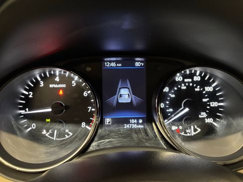 Used 2020 Nissan Rogue SV FWD image 13