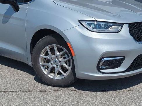 Certified 2024 Chrysler Pacifica Touring-L FWD image 6