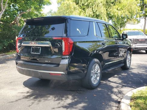 Certified 2022 GMC Yukon SLT w/ SLT Premium Package AWD/4WD image 5