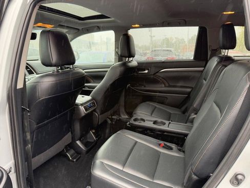 Used 2019 Toyota Highlander Limited image 11