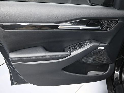 Certified 2022 Kia Seltos SX w/ Sunroof Package AWD/4WD image 10