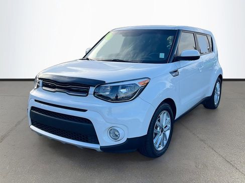 Used 2018 Kia Soul + image 3