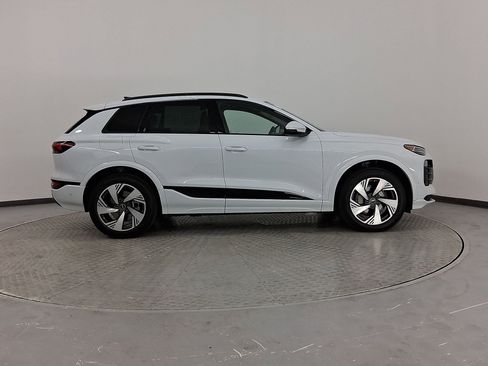 Used 2025 Audi Q6 e-tron Premium Plus image 8