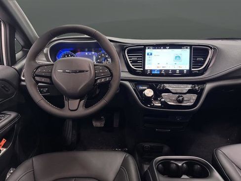 New 2026 Chrysler Pacifica Select w/ S Appearance Package image 5