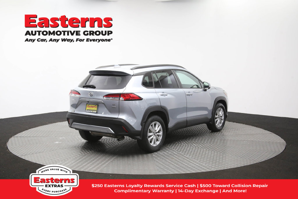 Used 2022 Toyota Corolla Cross LE AWD/4WD image 38