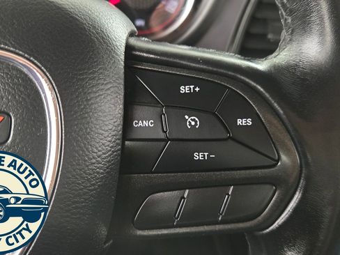 Used 2020 Dodge Challenger SXT RWD image 13