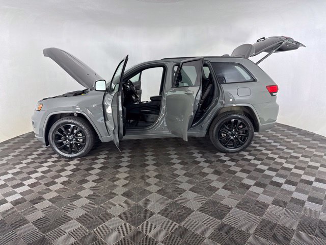 Used 2022 Jeep Grand Cherokee Laredo X AWD/4WD image 11